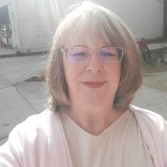 Meet your Posher, Angela - Picture 1 of 1